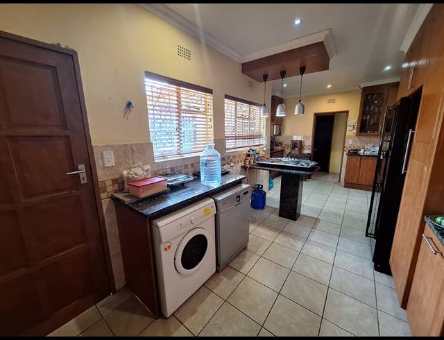 4 BEDROOM HOUSE FOR SALE IN VANDERBIJLPARK SE 6